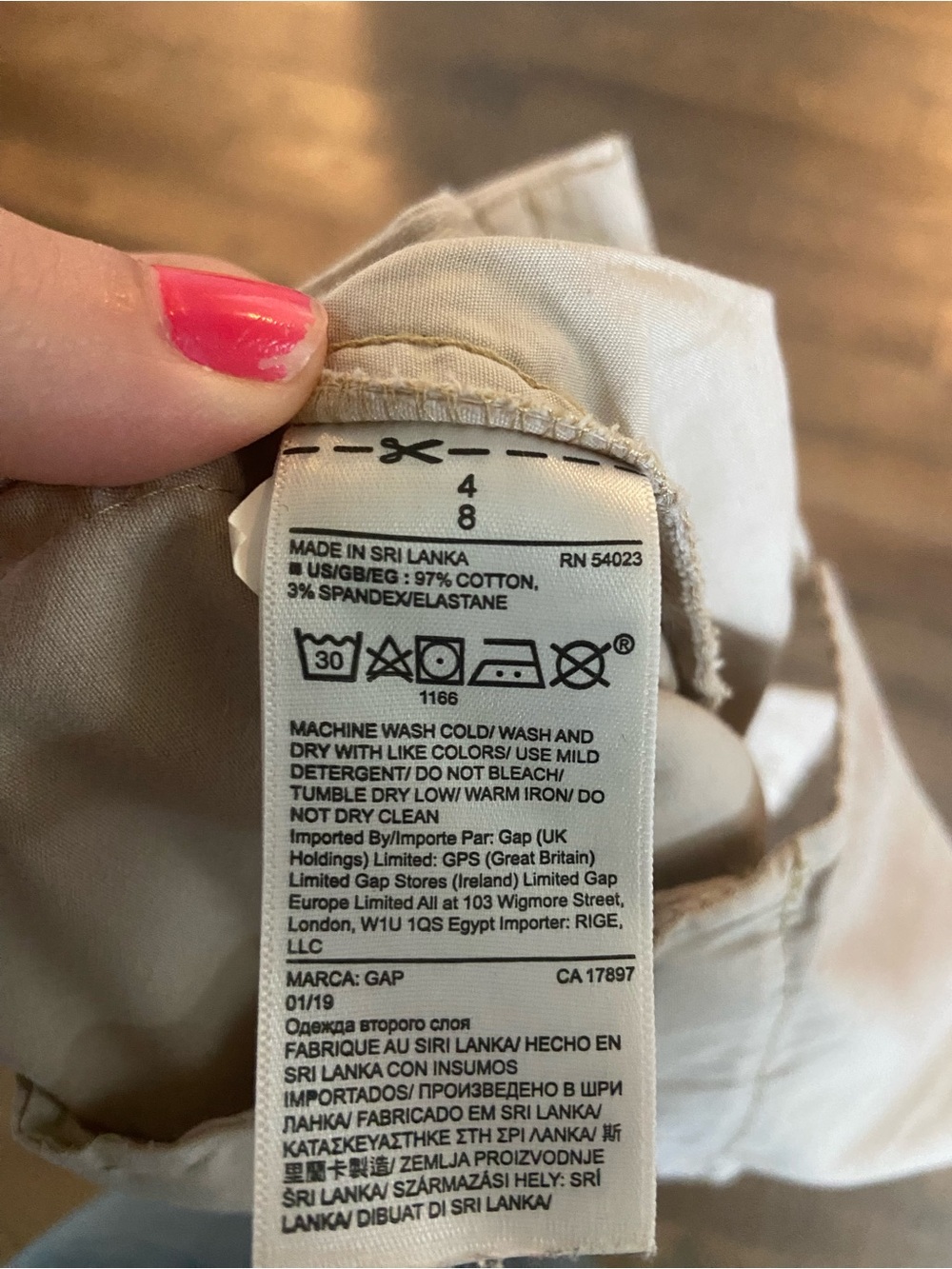 GAP Girlfriend Chino shorts- size 4 - Picture 3 of 7